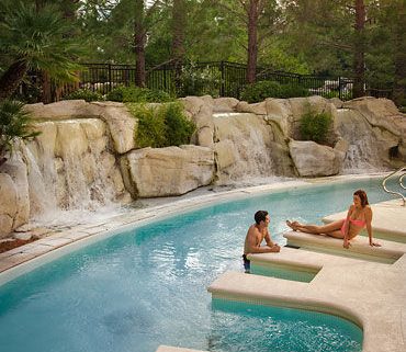 The outdoor pool at Spa Aquae