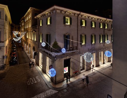 Exterior of Palazzo Victoria in Verona at night