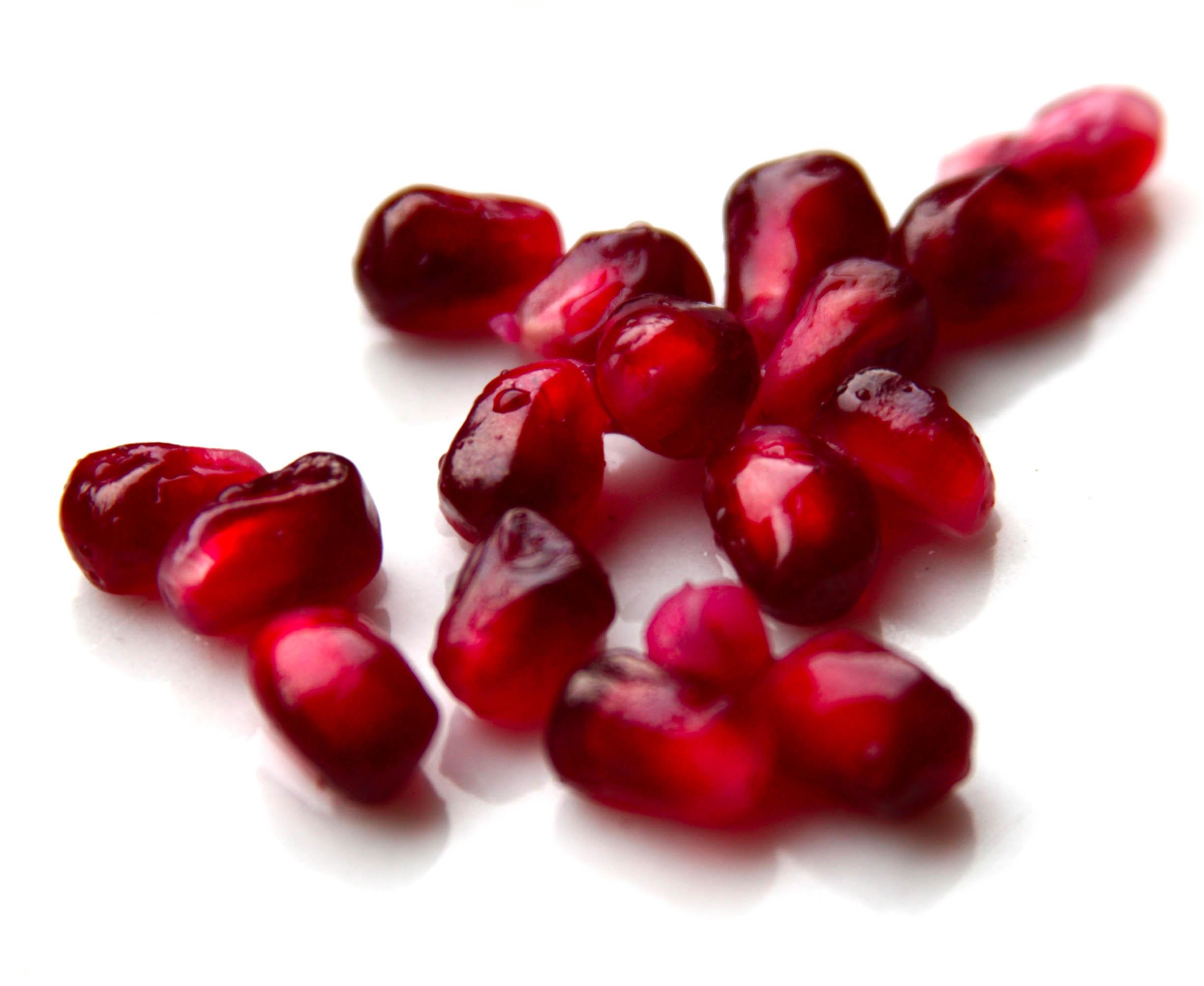 closeup of pomegranate arils to illustrate the benefits of pomegranate