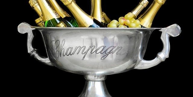 ice bucket filled with Champagne bottles, illustrating how to become a Champagne expert
