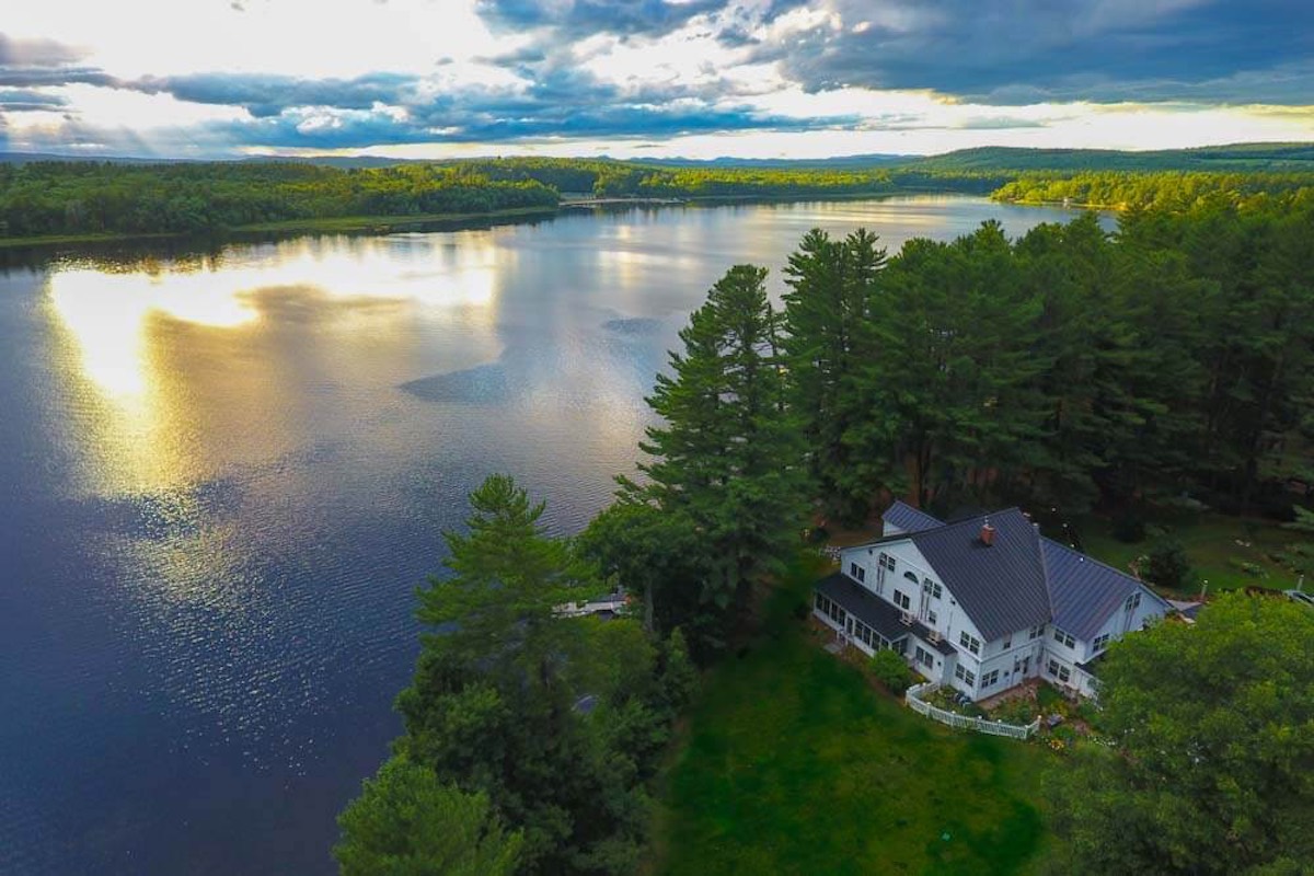 Aerial view of the wolf cove inn, portlnd, maine