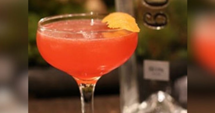 Easy Spring Gin Cocktail for Warm Evenings 1 closeup of the spring gin cocktail in a coupe glass